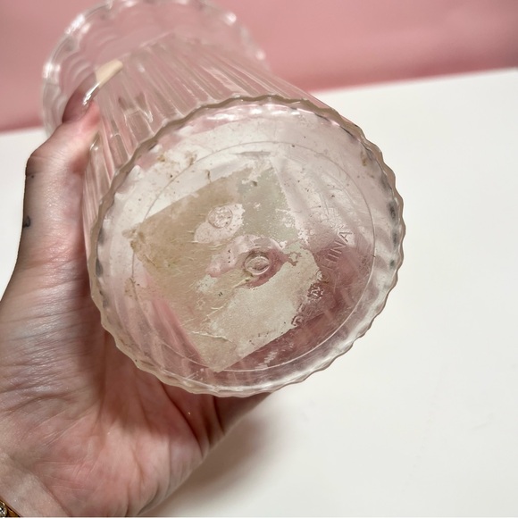 Vintage retro heart detail scalloped trim vase - Picture 4 of 6